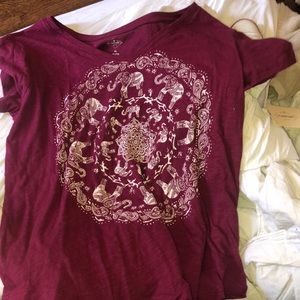Maroon elephant shirt sleeve tee